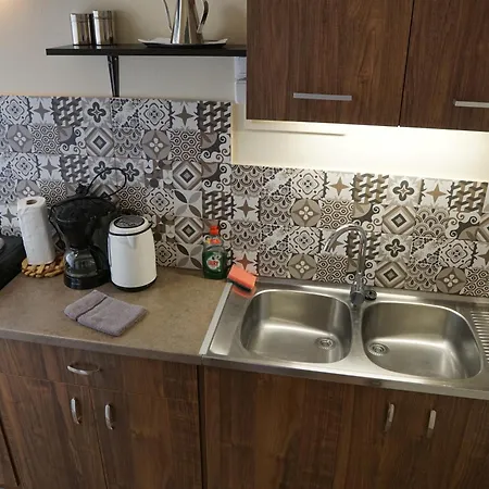 302 Sea And Sun Apartment's Проживание в семье Кардамили