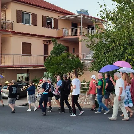 Проживание в семье 302 Sea And Sun Apartment's Кардамили