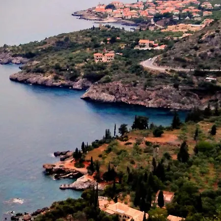 302 Sea And Sun Apartment's Проживание в семье *