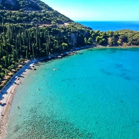 302 Sea And Sun Apartment's Проживание в семье Кардамили