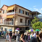Homestay 302 Sea And Sun Apartment's *