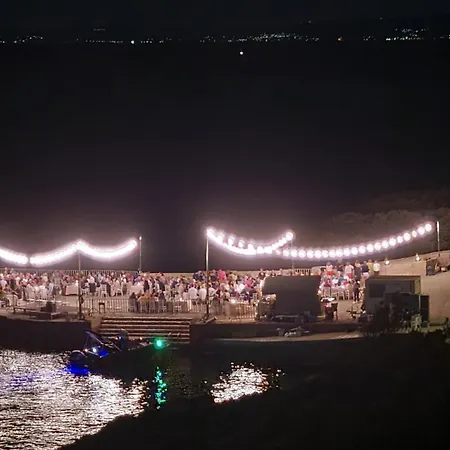 302 Sea And Sun Apartment's 民宿 卡德哈米利