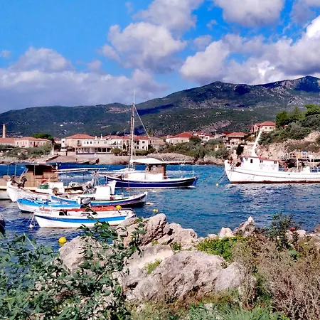 302 Sea And Sun Apartment's 民宿