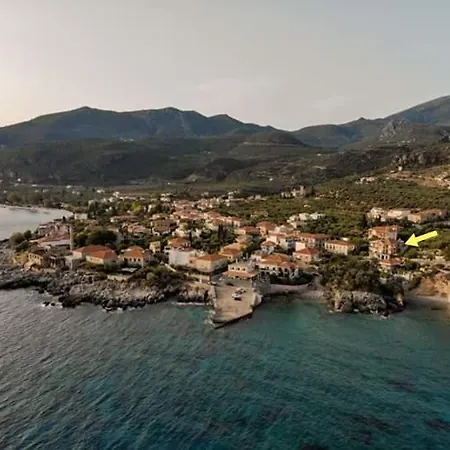 302 Sea And Sun Apartment's Alloggio in famiglia Kardhamili