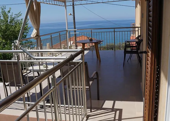 302 Sea And Sun Apartment's Privatunterkunft Kardhamili