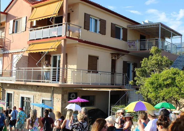 Δωμάτια σε οικογενειακή κατοικία 302 Sea And Sun Apartment's *